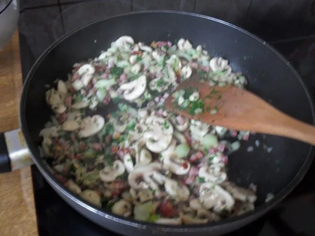 Rezept: Rinderrouladen mit Champignon-Füllung Bild Nr. 4 Rinderrouladen mit Champignon-Füllung - Rezept - Bild Nr. 4