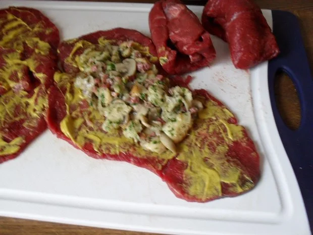 Rinderrouladen mit Champignon Füllung - einfach - 32 kcal/100g