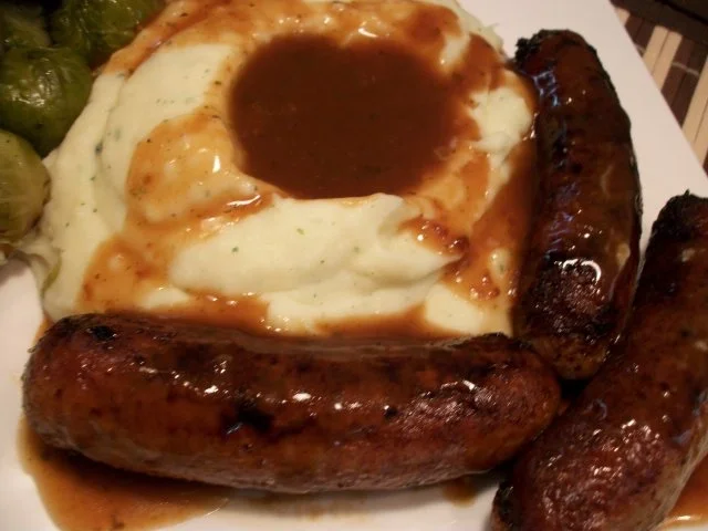 Stampfkartoffeln, Rosenkohl und Grobe Bratwurst mit Soßenteich...... - Rezept - Bild Nr. 6