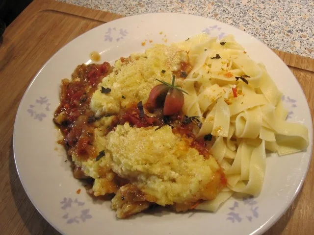 Rezept: Schweinsschnitzerl mit Schafskäse-Kartoffelhaube und pikanter Tomatensauce Bild Nr. 2 Schweinsschnitzerl mit Schafskäse-Kartoffelhaube und pikanter Tomatensauce - Rezept - Bild Nr. 2