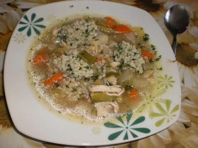 Rezept: Bunter Geflügeleintopf mit feinen Kräuter-Graupen Bunter Geflügeleintopf mit feinen Kräuter-Graupen - Rezept