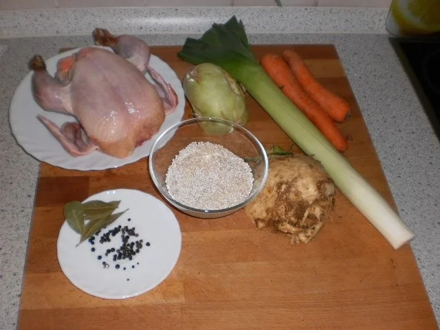 Rezept: Bunter Geflügeleintopf mit feinen Kräuter-Graupen Bild Nr. 2 Bunter Geflügeleintopf mit feinen Kräuter-Graupen - Rezept - Bild Nr. 2