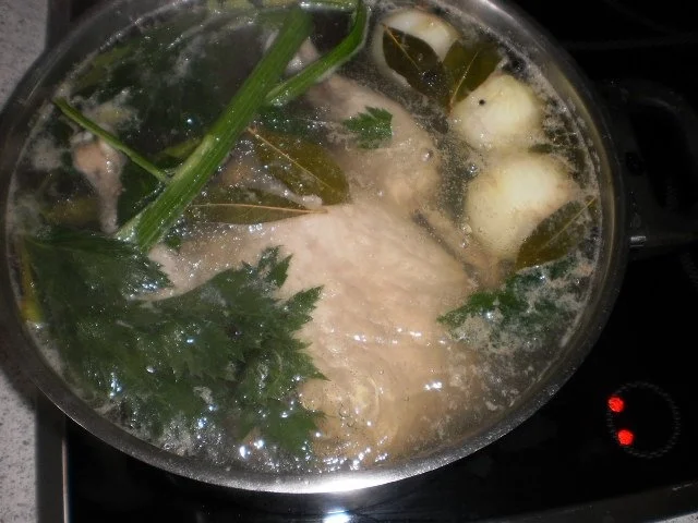 Rezept: Bunter Geflügeleintopf mit feinen Kräuter-Graupen Bild Nr. 3 Bunter Geflügeleintopf mit feinen Kräuter-Graupen - Rezept - Bild Nr. 3