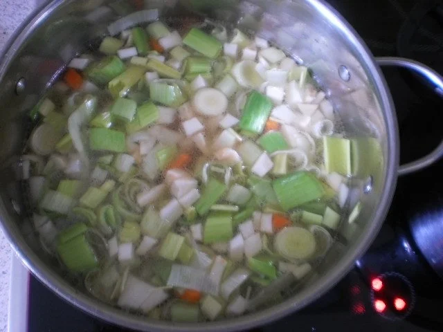 Rezept: Bunter Geflügeleintopf mit feinen Kräuter-Graupen Bild Nr. 6 Bunter Geflügeleintopf mit feinen Kräuter-Graupen - Rezept - Bild Nr. 6