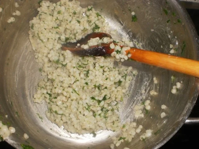 Rezept: Bunter Geflügeleintopf mit feinen Kräuter-Graupen Bild Nr. 15 Bunter Geflügeleintopf mit feinen Kräuter-Graupen - Rezept - Bild Nr. 15