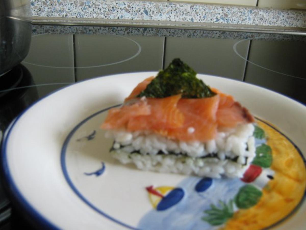 Vorspeise - kleine Sushi-Torte mit Räucherlachs (15 cm Durchmesser) - Rezept