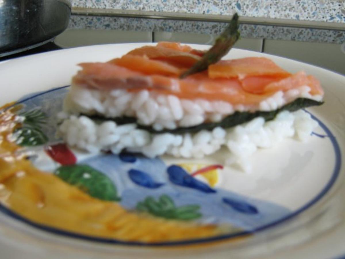 Vorspeise - kleine Sushi-Torte mit Räucherlachs (15 cm Durchmesser) - Rezept - Bild Nr. 2