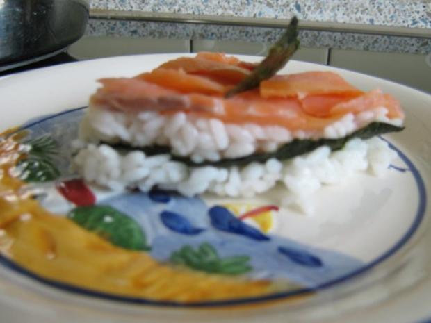 Vorspeise - kleine Sushi-Torte mit Räucherlachs (15 cm Durchmesser ...