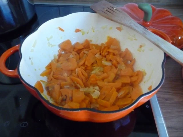 Rezept: Suppen & Eintopf : Kürbissuppe, meine erste 2011 Bild Nr. 8 Suppen & Eintopf : Kürbissuppe, meine erste 2011 - Rezept - Bild Nr. 8