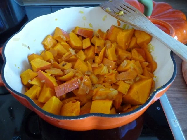 Rezept: Suppen & Eintopf : Kürbissuppe, meine erste 2011 Bild Nr. 11 Suppen & Eintopf : Kürbissuppe, meine erste 2011 - Rezept - Bild Nr. 11