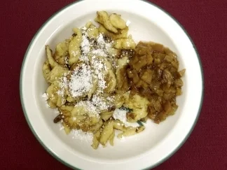 Kaiserschmarrn mit Zwetschgenröster (Andrea Spatzek) - Rezept