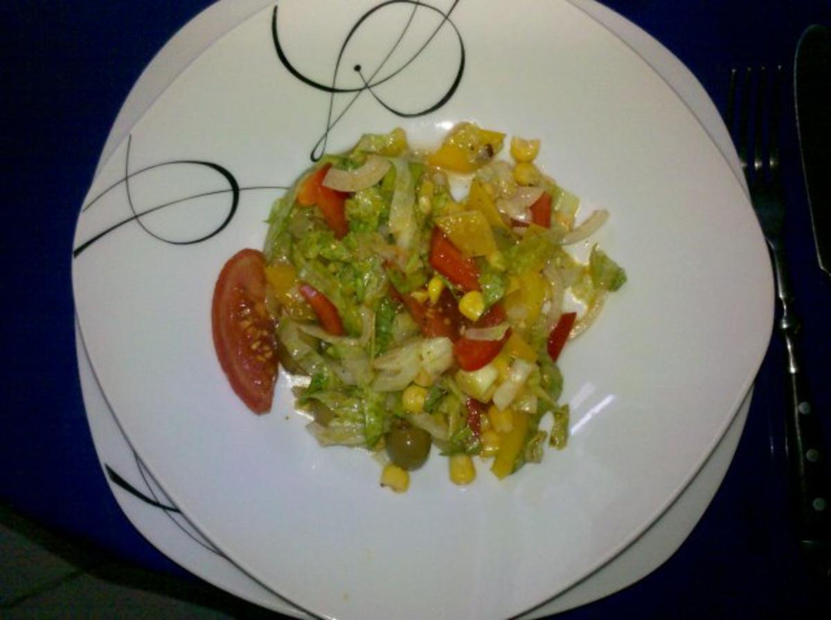 Salat: Bunter Herbstsalat mit Chilli-Oliven - Rezept