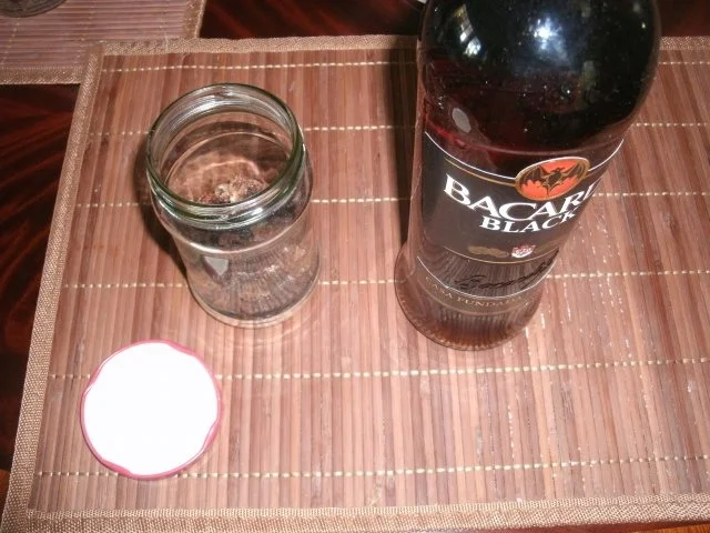 Rezept: Schwarze Rumrosinen Bild Nr. 2 Schwarze Rumrosinen - Rezept - Bild Nr. 2