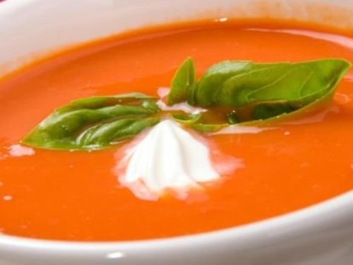 Fruchtig-scharfe Tomatensuppe meets Basilikum &amp; Mozzarella - Rezept ...