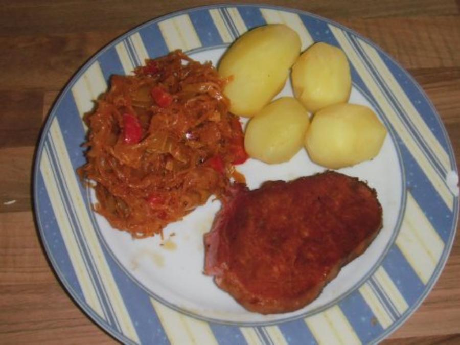 Paprika Sauerkraut mit Kasslerkotelett - schnell &amp; einfach - 54 kcal/100g