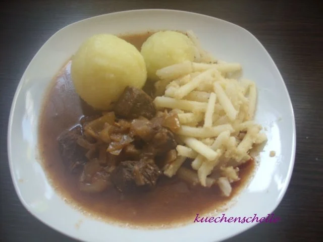 Rindsgulasch im Rotweinsud - Rezept - Bild Nr. 2