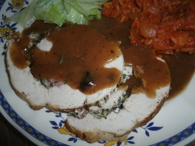 Rezept: Putenrollbraten mit Frischkäse, gewürztem Pfeffer und Kräutern Bild Nr. 2 Putenrollbraten mit Frischkäse, gewürztem Pfeffer und Kräutern - Rezept - Bild Nr. 2