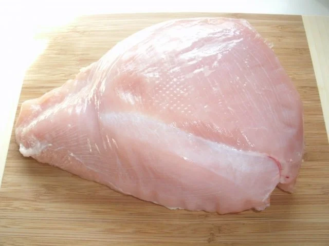 Rezept: Putenrollbraten mit Frischkäse, gewürztem Pfeffer und Kräutern Bild Nr. 3 Putenrollbraten mit Frischkäse, gewürztem Pfeffer und Kräutern - Rezept - Bild Nr. 3