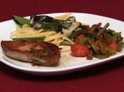 Minze-Zucchini-Pasta, Teriyaki-Thunfischfilets auf grünem Spargel (Alena Gerber) - Rezept