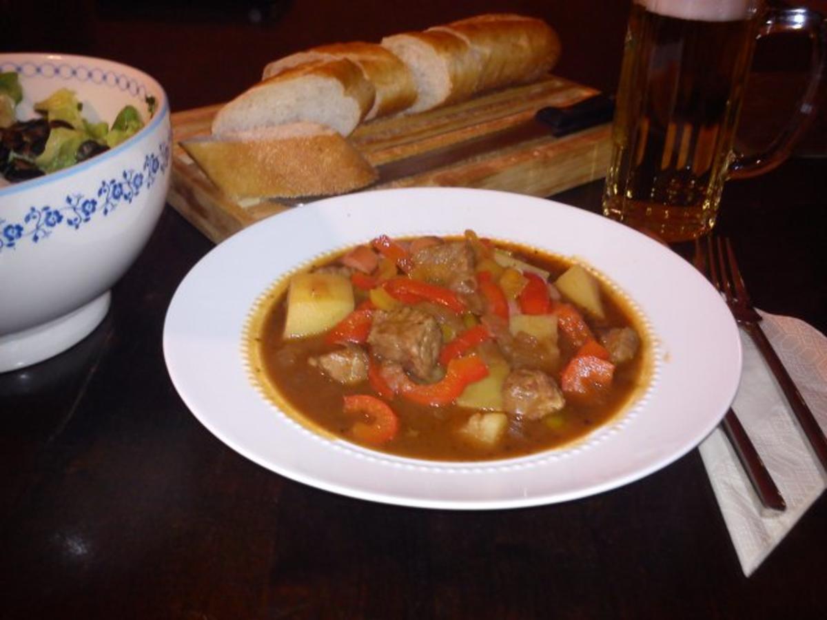 Erdäpfelgulasch / Kartoffelgulasch - Rezept von vessel