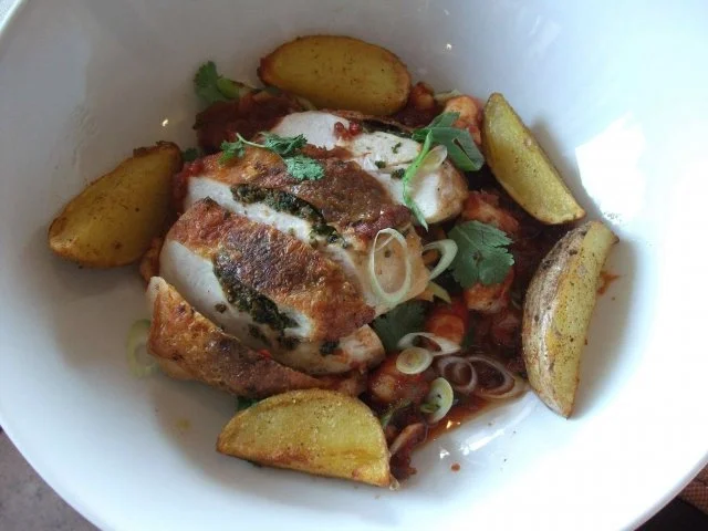 Hähnchen "Cajun" auf Gemüsespaghetti mit Garnelenbolognese - Rezept