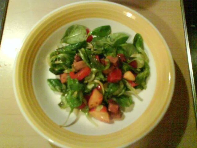 Herzhaft fruchtiger Feldsalat - Rezept