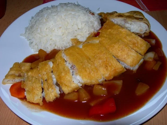 Fisch gebacken in Süß-Sauer Pflaumensauce - Rezept