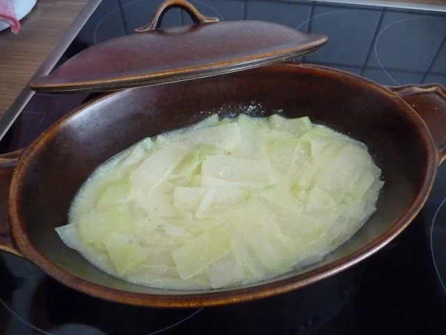 Rezept: Aus dem Backofen : Kohlrabiauflauf mit Knöchelchen Bild Nr. 4 Aus dem Backofen : Kohlrabiauflauf mit Knöchelchen - Rezept - Bild Nr. 4