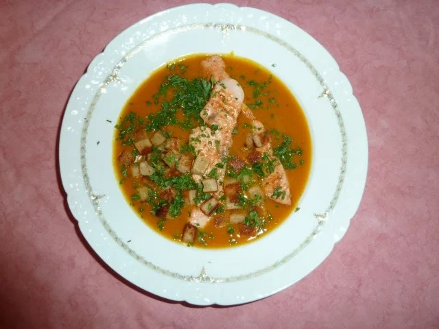 CREMESÜPPCHEN VOM HOKKAIDO MIT GEBRATENEN  LACHSFILETS UND CROUTONS - Rezept - Bild Nr. 4