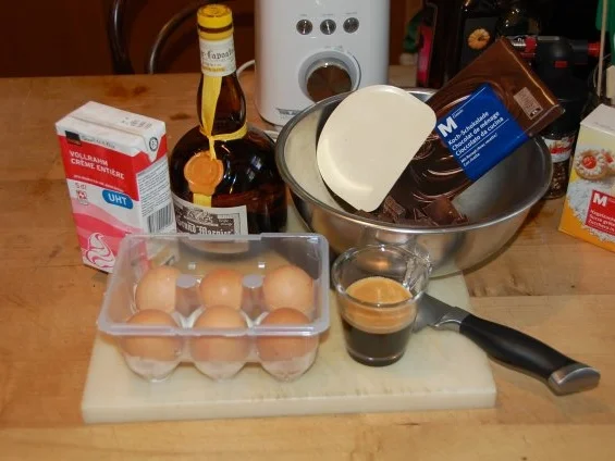 KARAMELL - BIRNE UND SCHOKOLADENMOUSSE AUF HIMBEERCOULIS - Rezept