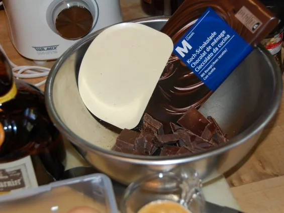 KARAMELL - BIRNE UND SCHOKOLADENMOUSSE AUF HIMBEERCOULIS - Rezept - Bild Nr. 3