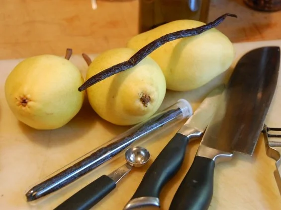 KARAMELL - BIRNE UND SCHOKOLADENMOUSSE AUF HIMBEERCOULIS - Rezept - Bild Nr. 4