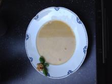 Parmesansüppchen mit Walnuss - Einlage - Rezept