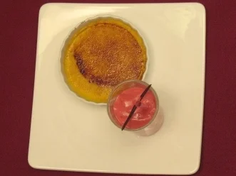 Aromatisierte Creme mit halbgefrorenem Himbeer-Shake (Jochen Bendel) - Rezept