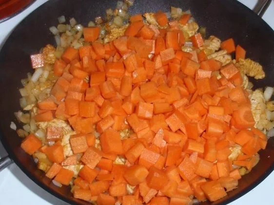 Rezept: Scharfe Putenstreifen mit Gemüse und Nudeln Bild Nr. 5 Scharfe Putenstreifen mit Gemüse und Nudeln - Rezept - Bild Nr. 5