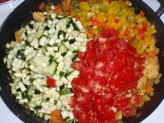 Rezept: Scharfe Putenstreifen mit Gemüse und Nudeln Bild Nr. 8 Scharfe Putenstreifen mit Gemüse und Nudeln - Rezept - Bild Nr. 8