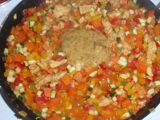 Rezept: Scharfe Putenstreifen mit Gemüse und Nudeln Bild Nr. 9 Scharfe Putenstreifen mit Gemüse und Nudeln - Rezept - Bild Nr. 9