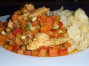 Scharfe Putenstreifen mit Gemüse und Nudeln - Rezept