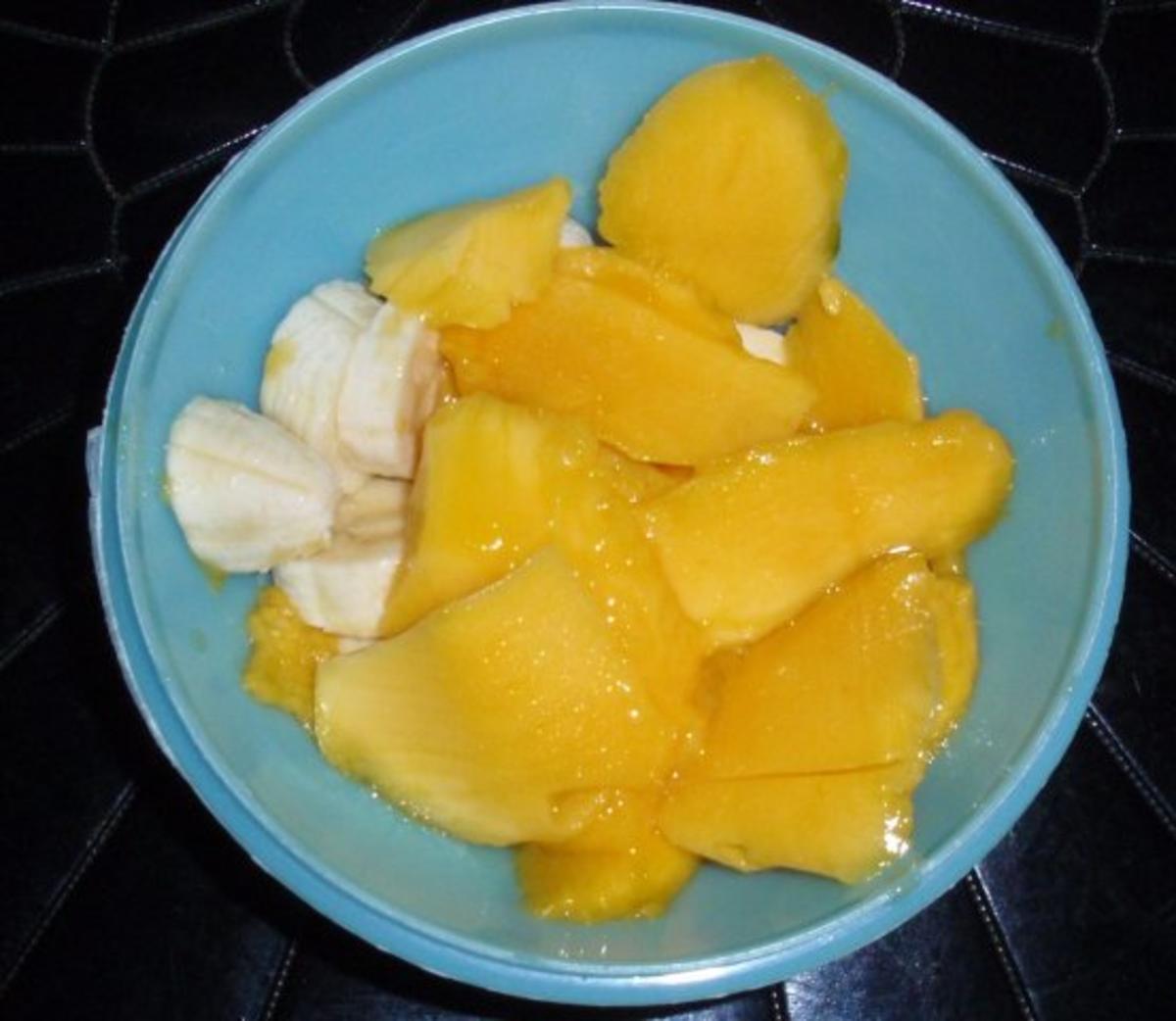 Mango-Bananenquark auf Fruchtspiegel - Rezept - Bild Nr. 3