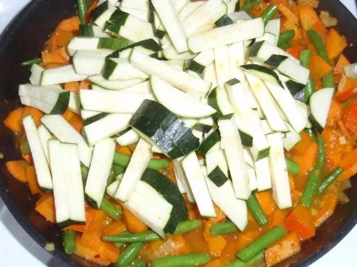 Rezept: Herbstgemüse mit Schinken-Zwiebel-Nudeln Bild Nr. 9 Herbstgemüse mit Schinken-Zwiebel-Nudeln - Rezept - Bild Nr. 9