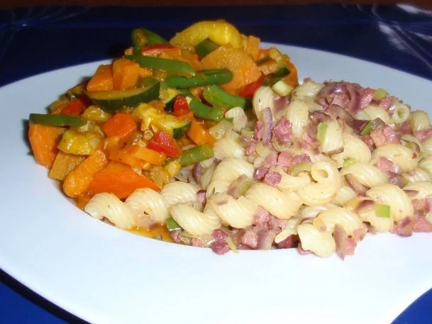 Rezept: Herbstgemüse mit Schinken-Zwiebel-Nudeln Bild Nr. 18 Herbstgemüse mit Schinken-Zwiebel-Nudeln - Rezept - Bild Nr. 18