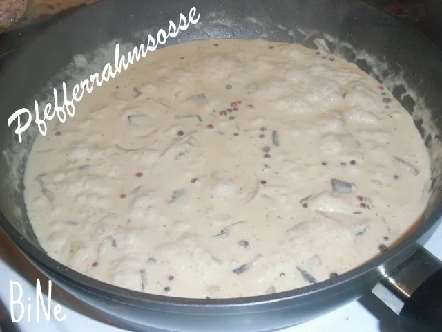 BiNe` S SCHWEINEMEDALLIONS IN PFEFFERRAHMSOSSE - Rezept - Bild Nr. 4