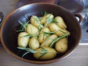 Beilage : Rosmarinkartoffeln aus dem Zaubertopf * - Rezept