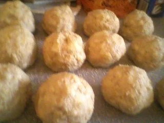 Rezept: Selbstgemachte Semmelknödel Selbstgemachte Semmelknödel - Rezept