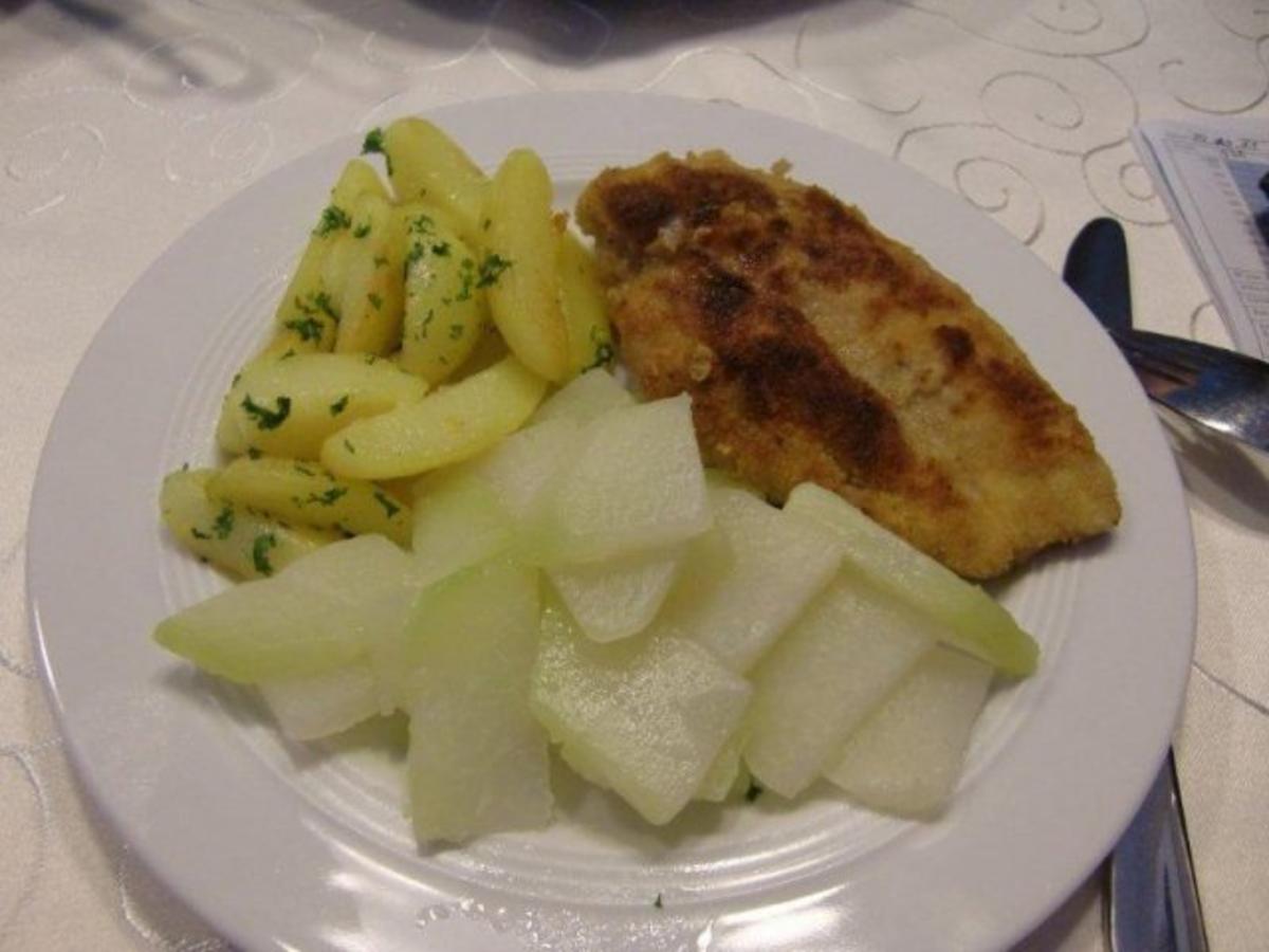 Panierte Hähnchenbrust auf Zucchini-Kohlrabigemüse mit gerösteten Petersilienkartoffeln - Rezept - Bild Nr. 7