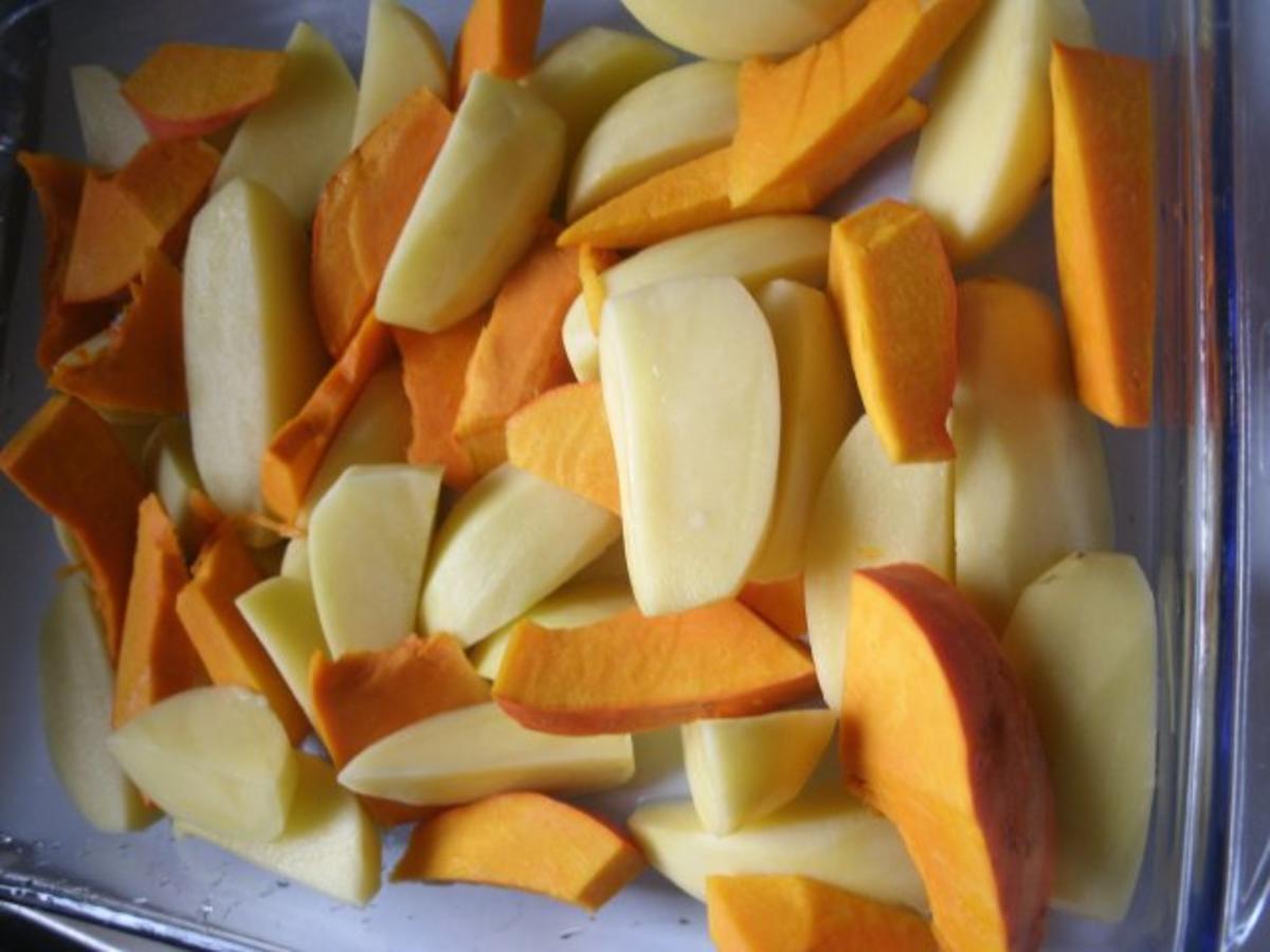 Zitronig-pfeffrige Kürbis-Kartoffelsahnespalten aus dem Backofen - Rezept - Bild Nr. 3