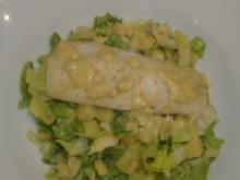 Kartoffel-Endivien-Salat mit Fischfilet und Senfsauce - Rezept