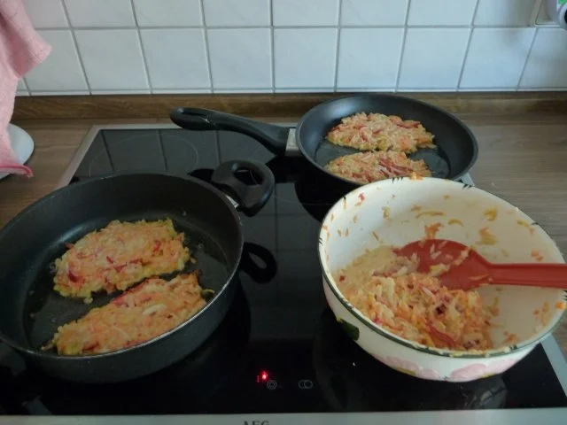 Gemüsepuffer mit Gurken-Quark-Joghurt-Dip - Rezept - Bild Nr. 9