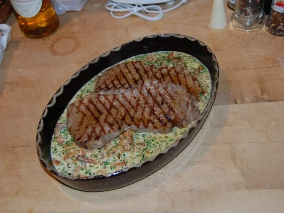 GEGRILLTE ENTRECÔTES  AUF EIERSCHWÄMMCHEN IN COGNAC-RAHM - Rezept - Bild Nr. 4