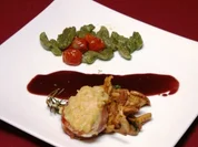 Medaillons vom Kalbsfilet im Serrano-Schinken-Mantel unter Aprikosenkruste - Rezept